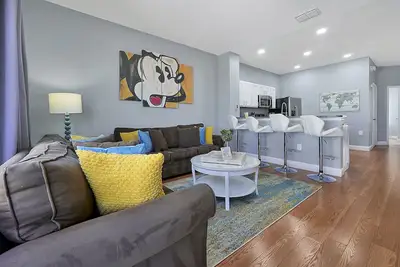 Image de Lake View End Unit Town Home proche de Tous les services de Windsor Hills