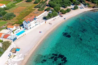 Image de Villa de luxe sur la plage avec une vue imprenable
