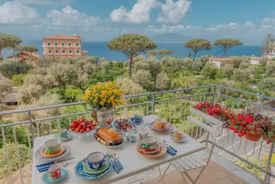 Image de Eden House, superbe appartement Seeview pas besoin de voiture le centre de Sorrente pas de bruit