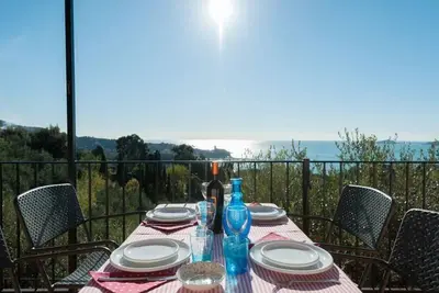 Image de Ulivi House: vue mer, piscine, tennis, wifi, parking et garage privée à Lerici!