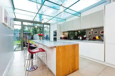 Charmante maison de 5 chambres, dort 10-12 avec jardin dans un emplacement idéal (Veeve)