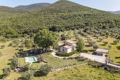 Image de House with private pool & fenced garden 3km from Montecchio. Very quiet area