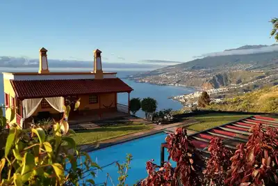 Image de Hibisco House: villa avec piscine, spa, jardins et vues fantastiques