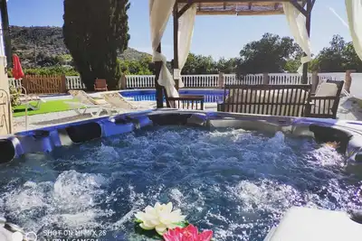 Image de Grande Maison Avec EXTÉRIEUR Jacuzzi Et Piscine À PROXIMITÉ Du Parc Naturel, Plage De 20 Minutes