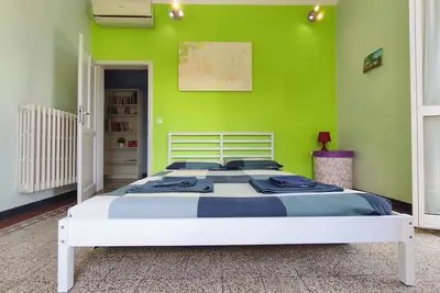 Image de Appartement entre exposition et centre ville. Grande terrasse et Internet rapide