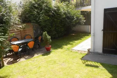 Image de Charmant T2 avec jardin privé dans maison basque rénovée. Plage \/centre à pieds