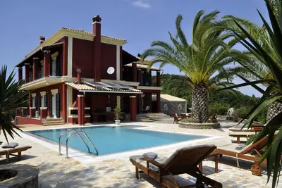Image de Villa Kerkyra avec piscine privée. A partir de tous. Absente zone romantique.