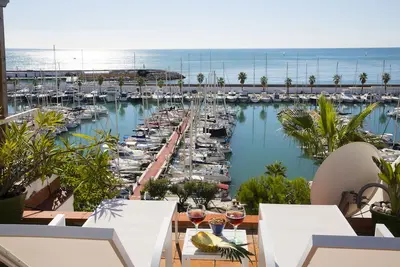 Image de Superbe maison avec vue sur la mer avec piscine