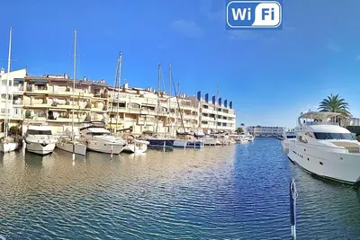 Image de ★ Grande terrasse ★ Vue port, canal, mer ☀Plage à pied, restaurants, commerces☀