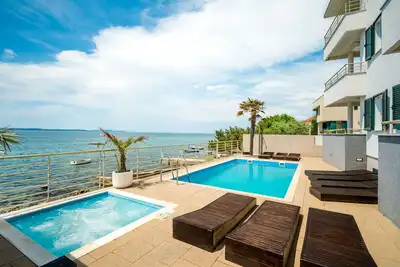 Image de Maison de vacances privée avec bain à remous, climatisation, Wifi, piscine privée, Tv, patio