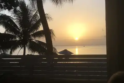Image de Dolphin Bay Villa est une charmante propriété de 2 chambres et 2 salles de bain sur la plage