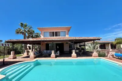 Image de Villa de luxe plage / campagne Ă Praia da Marinha, vue sur la mer, la nature, piscine, 12pax
