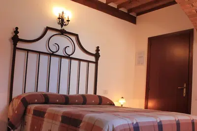 Image de Séjour à la campagne à Sienne: une expérience médiévale réelle et unique dans un appartement pour 2