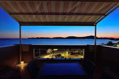 Image de Penthouse de prestige en bord de mer avec vue panoramique imprenable - Wi-Fi