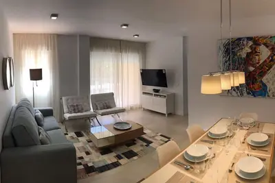 Image de Bel appartement, entièrement rénové, central et à côté de la plage