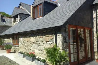 Image de Conversion de grange de luxe dans un village tranquille. Emplacement idéal pour les deux côtes.