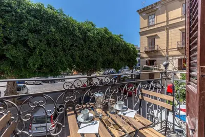 Image de Loft Piazza Marina - Loft à l'espace ouvert élégant et luxueux dans le centre historique de Palerme.