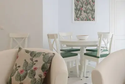 Image de Parmi les magnolias, au coeur de la ville. . .