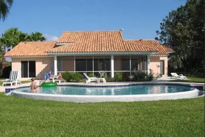Image de Villa 4 chambres 200 M2, face au lac, ski nautique, golf, tennis, proche parcs.