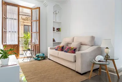 Apartment near Gran Via & Elvira. Sagrado Corazón