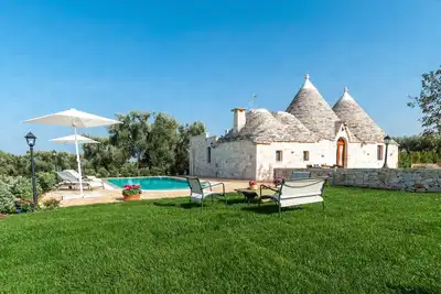 Image de Trulli authentique avec piscine privée