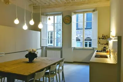 Bel appartement à l'intérieur du centre historique de Lucques, rénové en 2016