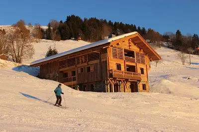Image de Chalet Luxe 18 pers 500 m2 6 suites sur les pistes avec piscine sauna et billard