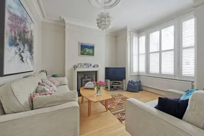 Image de Stylish Stapleton. - Trois Chambres Maison, Couchages 6