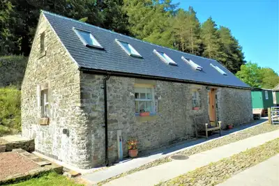 Image de Chalet confortable de 2 chambres et cabane de berger gratuite, en bordure de forĂŞt