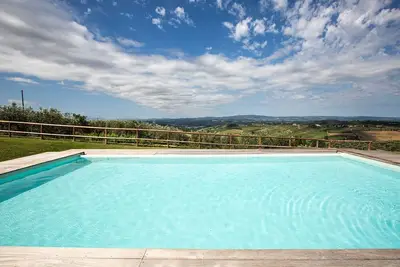 Image de Agréable appartement avec Wifi, climatisation, piscine, Tv, vue panoramique, près de San Gimignano