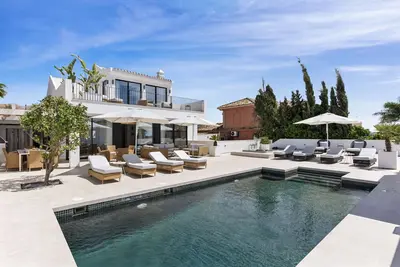Image de Private Luxury Villa Steps from the beach!