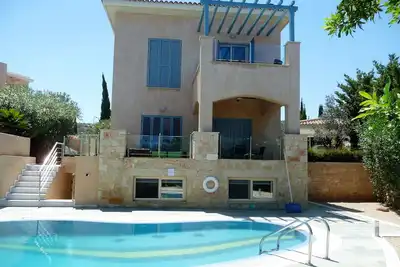 Villa à Latchi, Chypre, sur la plage de Yiannakis, près des thermes d'Aphrodite et du parc Akamas