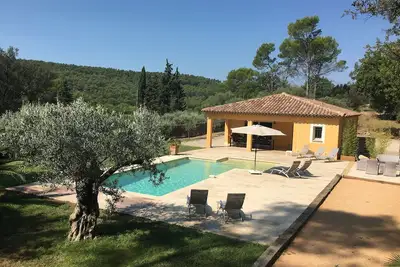 Image de Grande maison de 200 m² avec jardin privé et piscine
