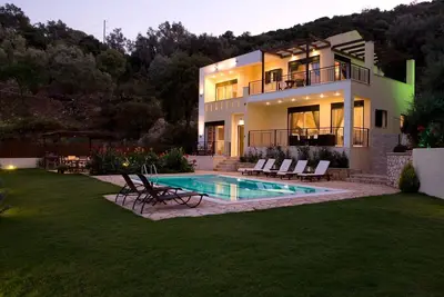 Image de Elégante villa avec belle vue et piscine privée à 100 m de la plage