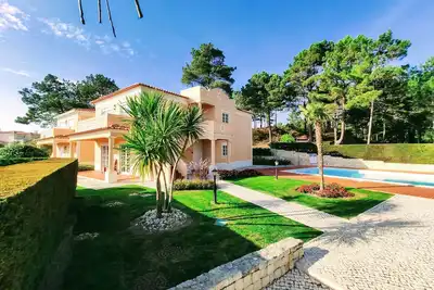 Image de Idéal pour des vacances en famille! 3 chambres+jardin+ piscine à Praia d'el Rey.