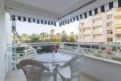 6 pax appartement situé à seulement 50 mètres. de la plage principale de Salou.
