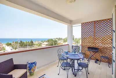 Image de Villa individuelle avec belle terrasse donnant sur la mer