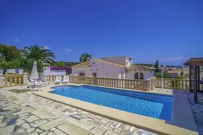 Image de Simpson, villa à Benissa para 6 pax avec piscine privée. wifi gratuit