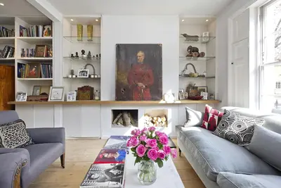 Image de Chic 3 maison de lit avec des touches classiques, situé dans chic Kensington (Veeve)