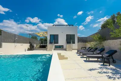 Image de Maison de vacances privée avec climatisation, Wifi, piscine privée, Tv, terrasse, parking