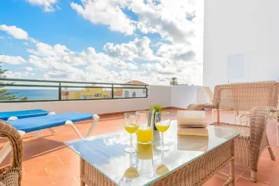 Image de 80 mètres de la plage! ! , Wifi, grande terrasse, parking, piscine, vue mer