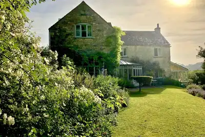Maison de campagne élégante et artistique du 18ème siècle dans les Cotswolds