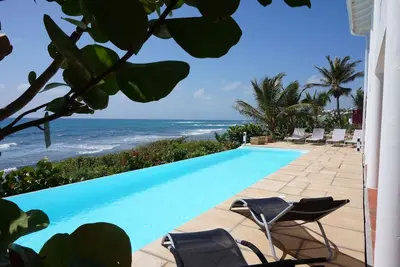 Image de Superbe Villa Avec Vue Spectaculaire Sur L'Ocean Et Piscine Panoramique