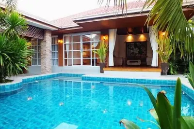Image de 4 Chambre Bungalow avec piscine privée à 1 km de la plage / Walking Street 10 min
