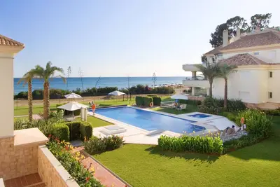 Image de 214 Luxury Apartments-Estepona, 2 chambres, 28c toute l'année 20m piscine chauffée