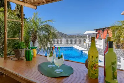 Image de Villa de vacances avec lit balinais et vue sur la mer à Torrox