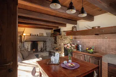Image de Maison du Purgatoire, pierre rustique pour 4 personnes Ă la campagne