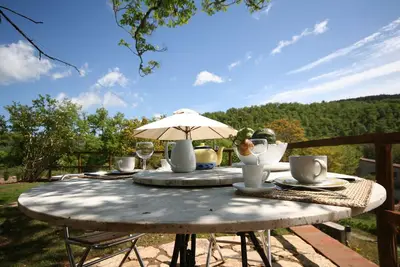 Image de Cabane avec vue au coeur de la région du Chianti avec piscine et jacuzzzi