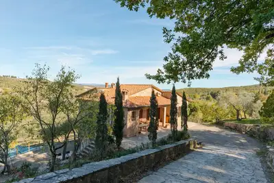 Villa indépendante avec piscine et four à pizza pour groupes jusqu'à 14 personnes.
