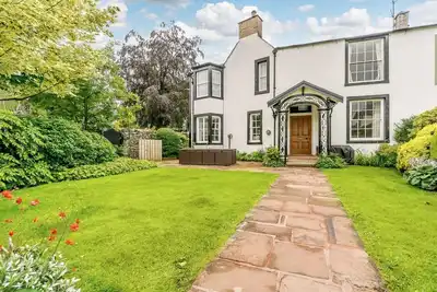 Coach House, 5 chambres, 200 ans, avec jardin privé à l'avant